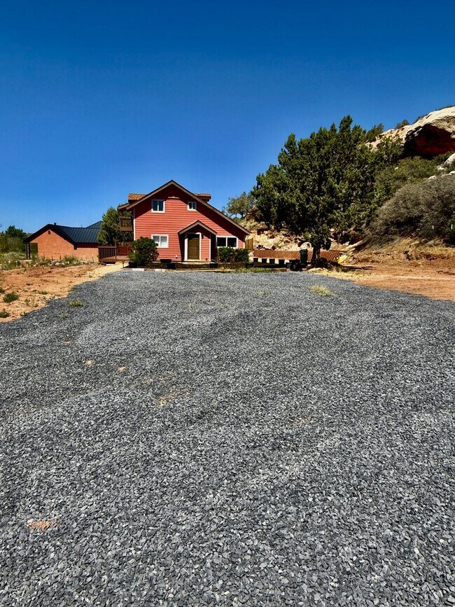Building Photo - 4-BR Home with Horse Privileges in Apple Valley
