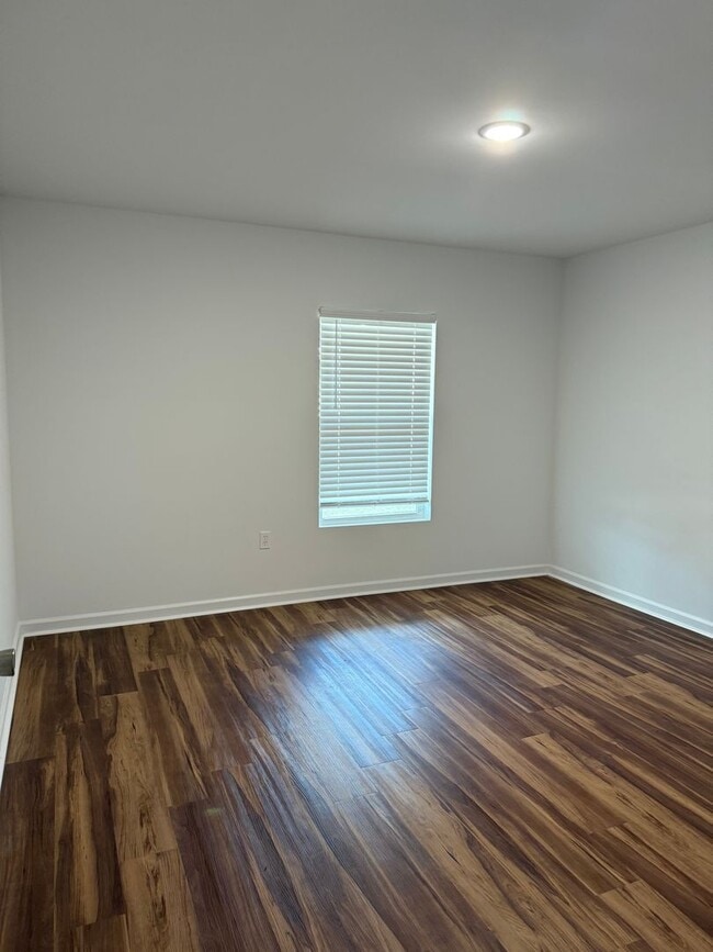 Building Photo - 215 Charleston Dr