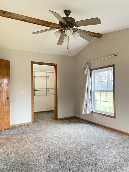 Master Bedroom w/walk-in closet, Main Floor - 855 Wabash Ave S