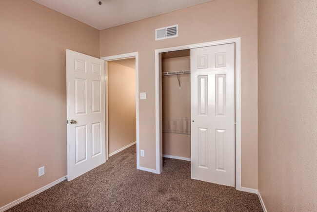 Building Photo - Home for Rent!
