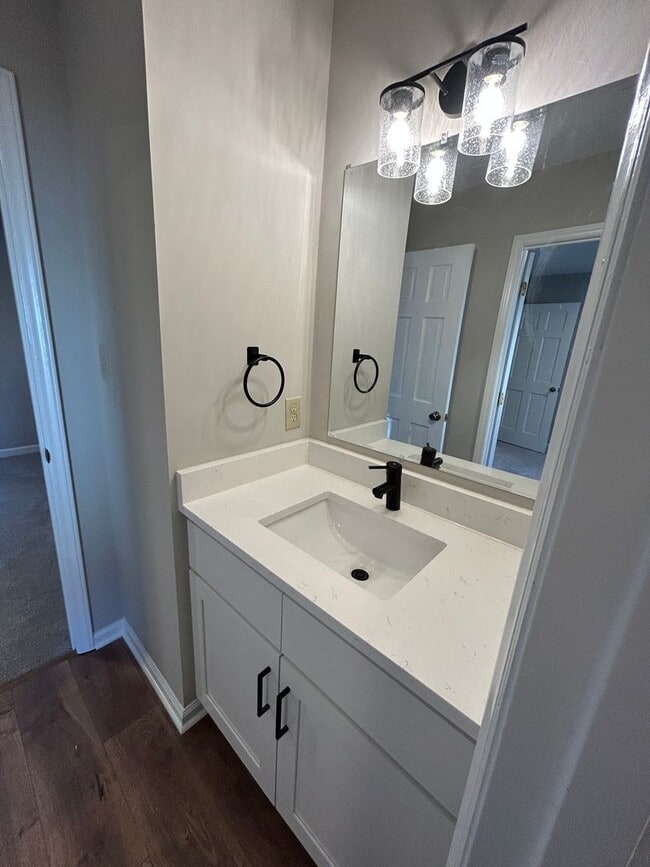 Building Photo - 6528 Thetford Ct