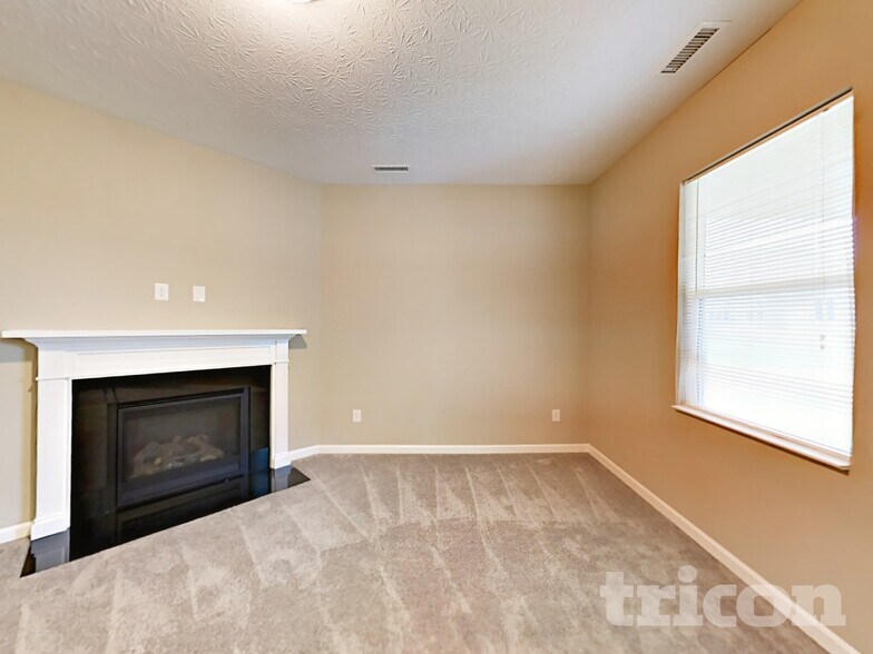 Building Photo - 10406 Deercrest Ln