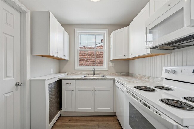 Building Photo - Updated 2BR Apartment in the Heart of West Chester Borough