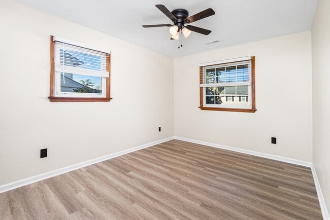 Building Photo - 38 Sacramento Dr