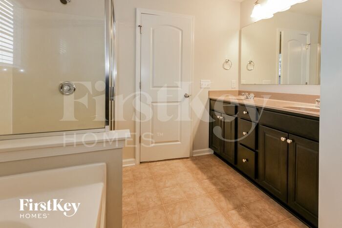 Building Photo - 6714 Barefoot Forest Dr