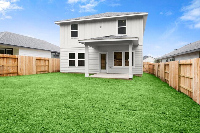 Building Photo - 18733 Timber Gln Dr