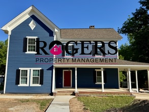 Building Photo - 216 Forest Ave