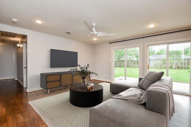 Building Photo - 5815 Dryad Dr