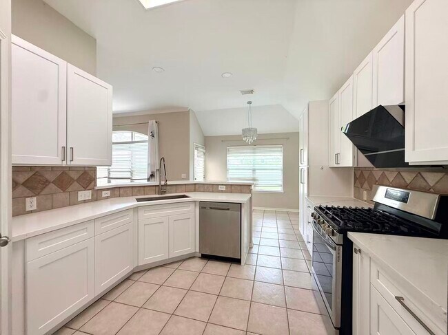 Building Photo - 9006 Sundown Dr