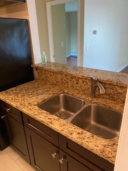 Building Photo - 300 W Fullerton Ave