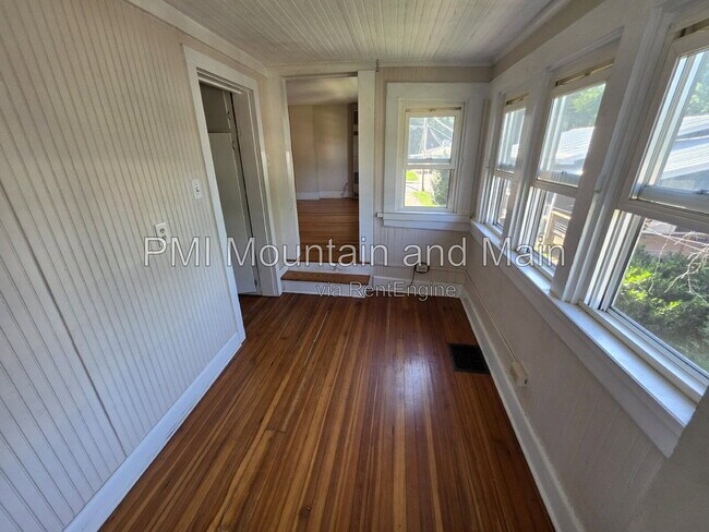 Building Photo - 41 Westwood Pl