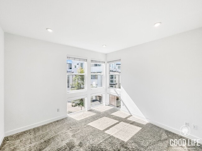 Building Photo - Beautiful 3BD/2.5BA W/ AC and Attached Gar...