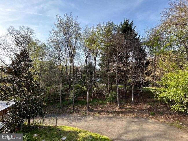 Building Photo - 9740 Deerhaven Ln