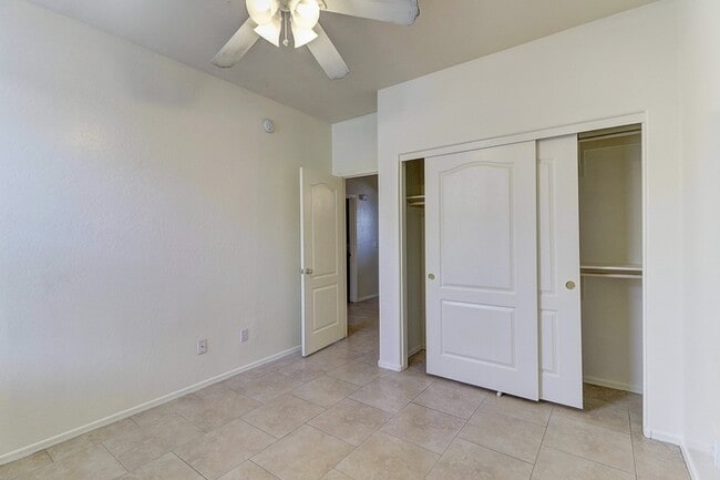 Building Photo - 3050 E Merlot St