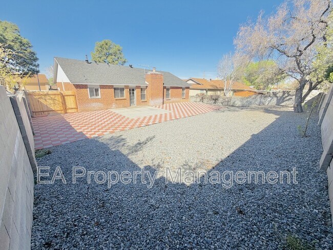 Building Photo - 5300 Overlook Dr NE