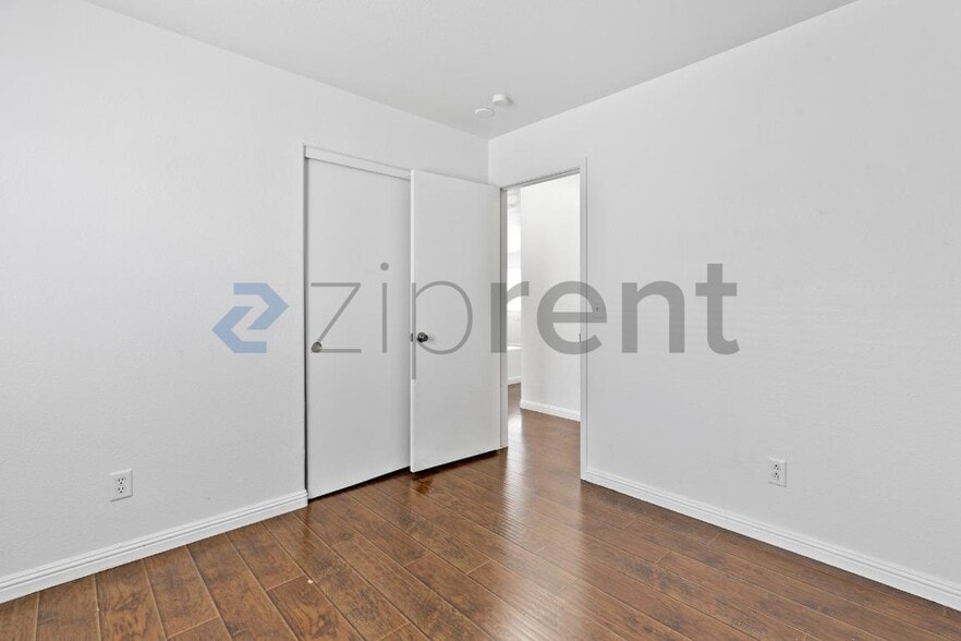 Building Photo - 2005 Rose Coral Ave