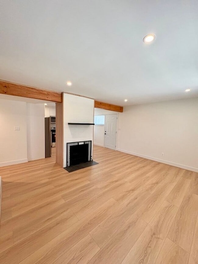 Building Photo - 6007 Crawford Dr