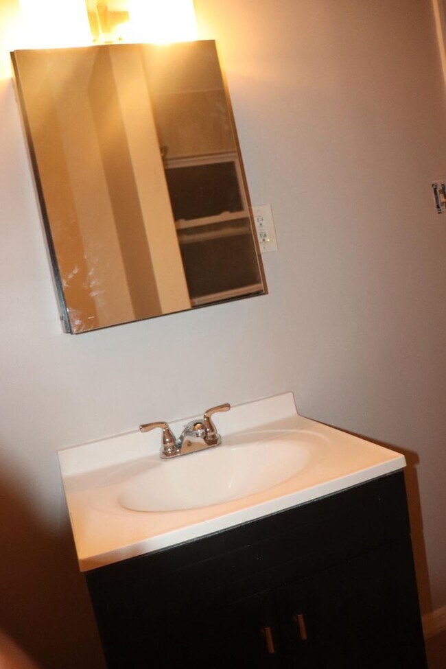 Building Photo - 28 Beechwood Pl