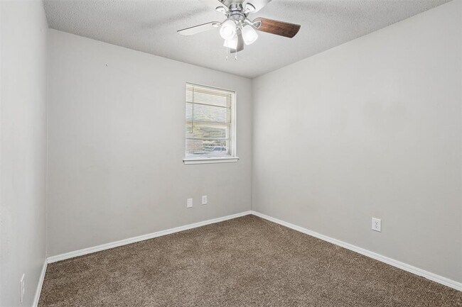 Building Photo - 4008 SE 46th St