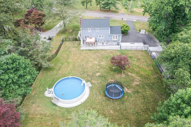 Building Photo - 11 Sagamore Dr
