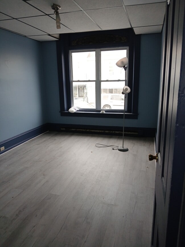 Building Photo - 413 N 11th St