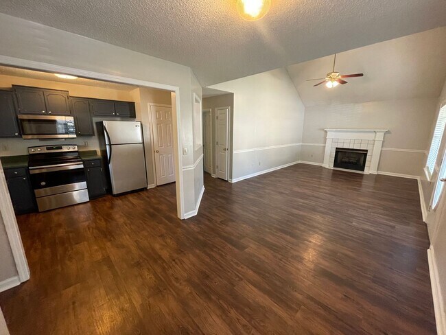 Building Photo - 1004 Creekside Pl