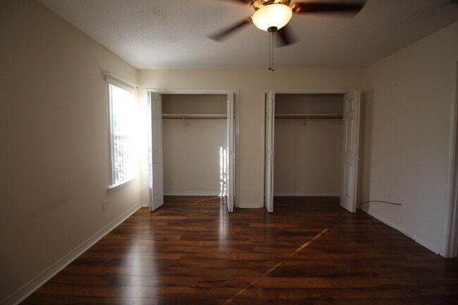 Building Photo - Spacious 3 Bedroom Townhouse Near Hurlburt...