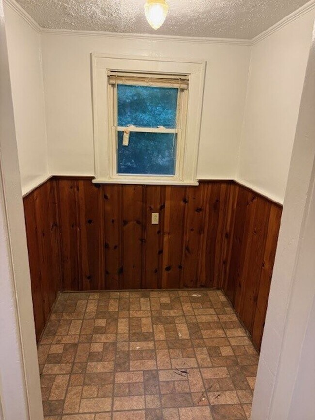 Building Photo - Charming 4-Bedroom Single Family Home for Rent!