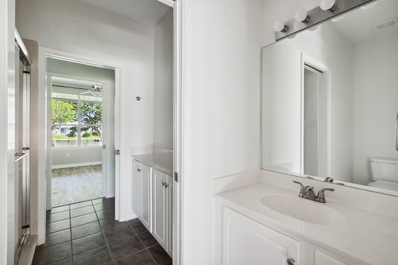 Building Photo - 1546 Marina Dr