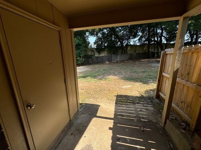 Building Photo - Pensacola - Northeast - 2 bedroom, 1 bathroom