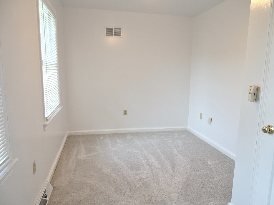 Building Photo - 1005 Ayres Ct