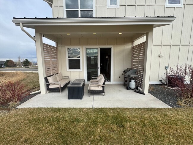 Building Photo - Chic, Fully-Furnished 3 Bed / 2.5 Bath Rental – Bozeman Convenience & Modern Comfort