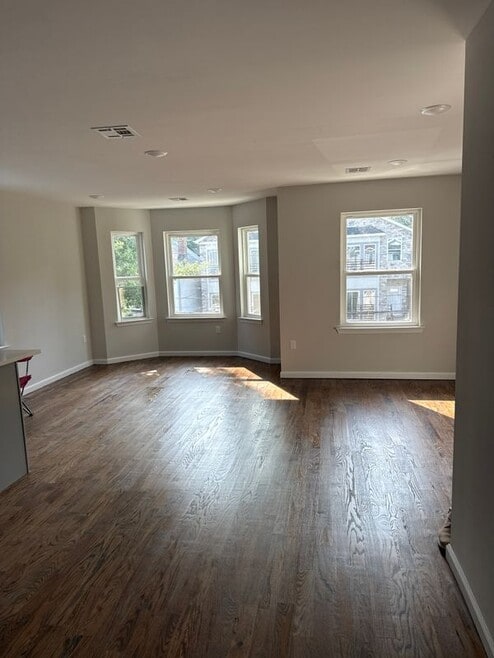 Building Photo - 224 S 6th St