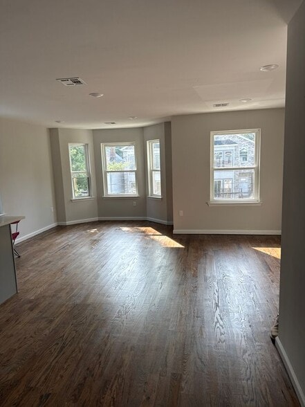 Primary Photo - 224 S 6th St