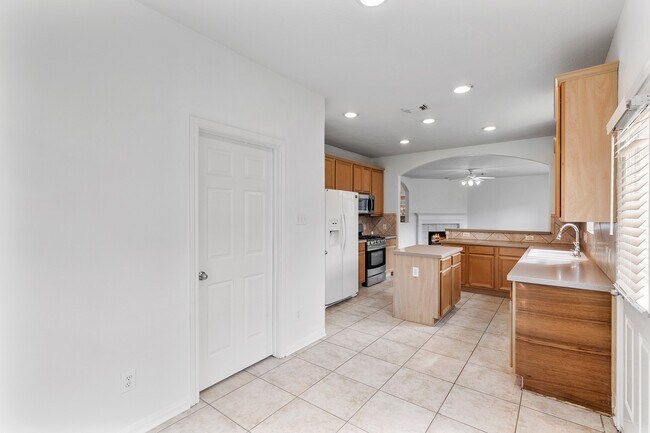 Building Photo - 22012 Royal Timbers Dr