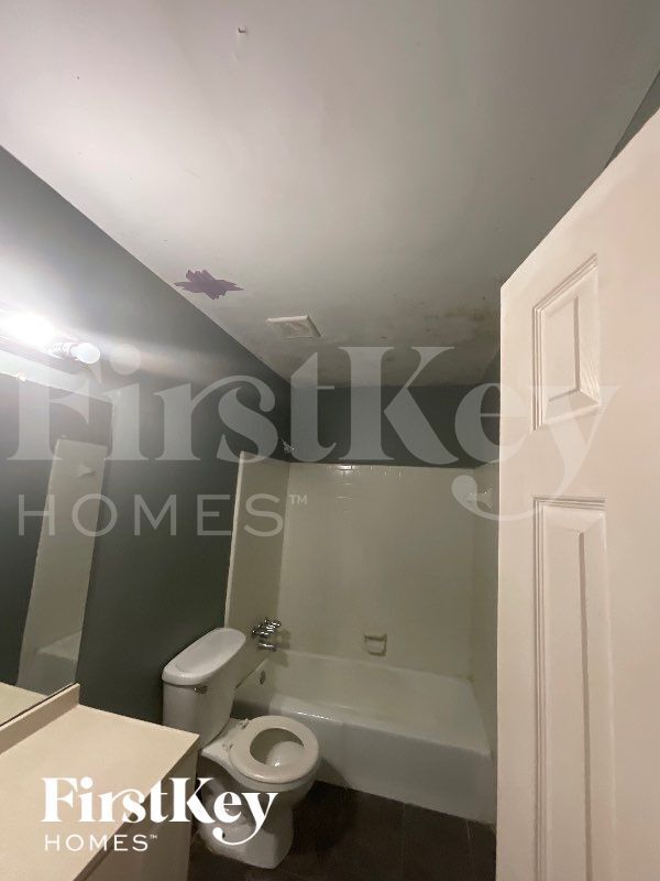 Building Photo - 2459 Rockknoll Dr