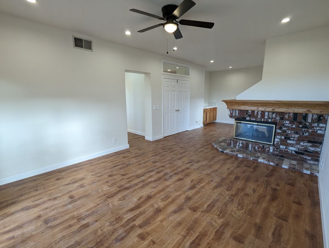 Building Photo - 42057 Parkmont Dr