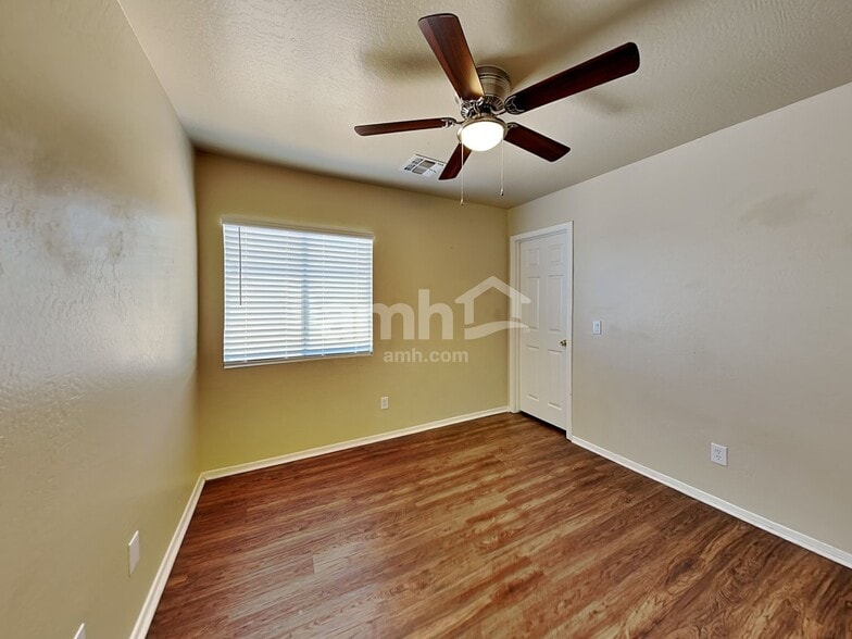 Building Photo - 22644 W Adams Dr