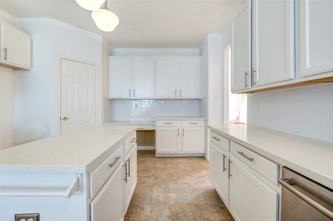 Building Photo - 16464 Beewood Glen Dr