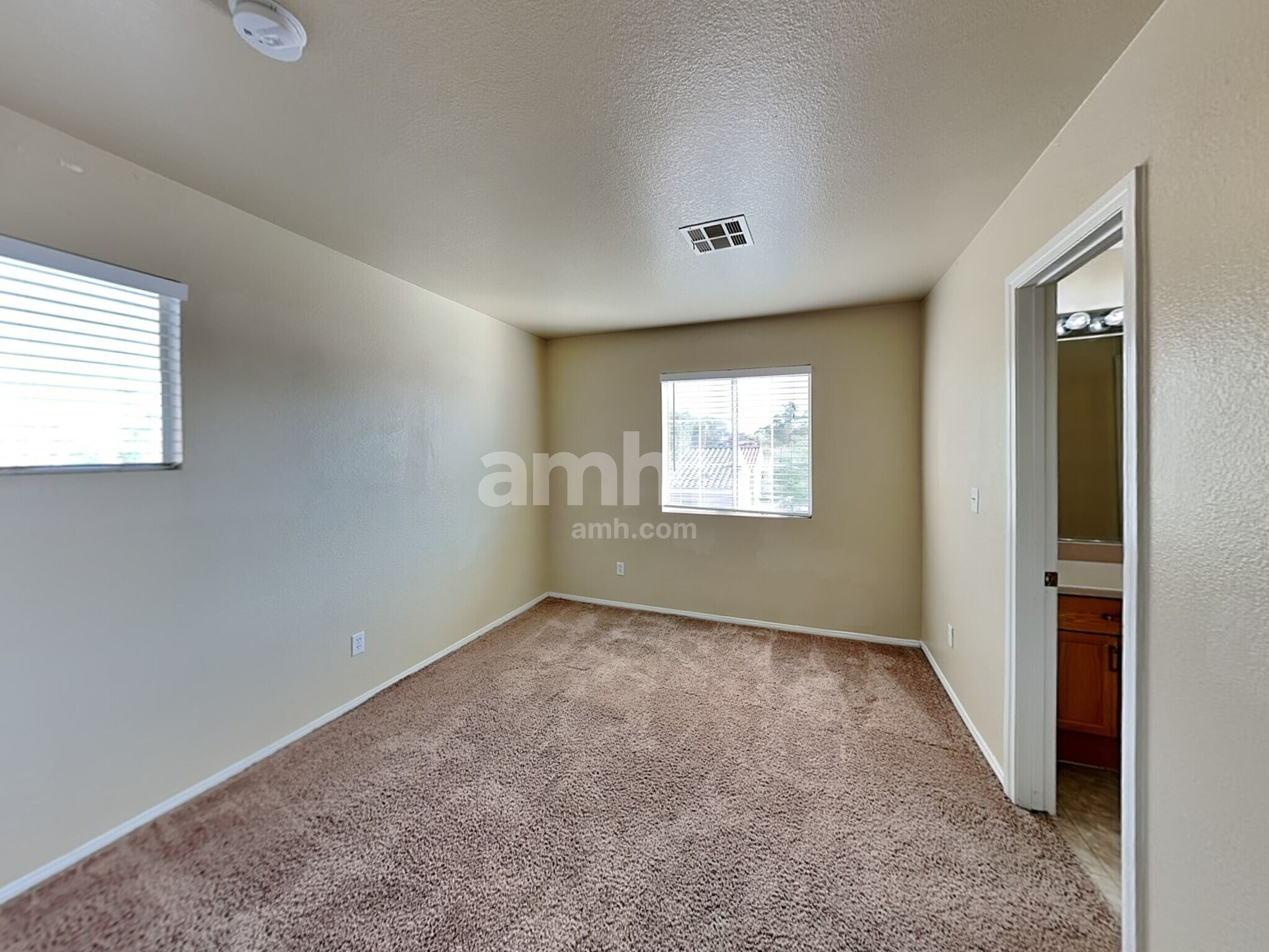 Building Photo - 924 Country Skies Ave