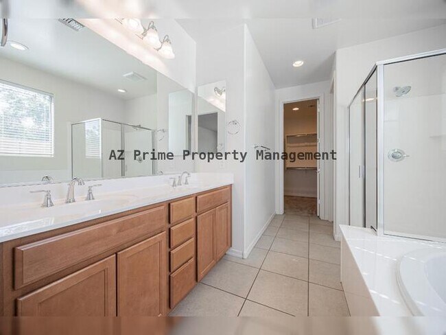 Building Photo - 3311 W Donner Dr