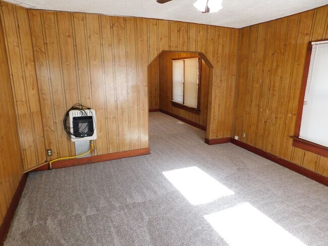 Building Photo - 2 Bedroom 1 Bath Home in El Dorado
