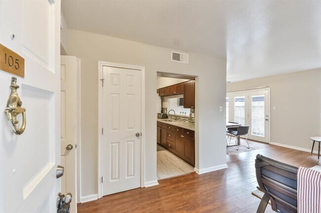 Building Photo - 1811 Stoney Brook Dr
