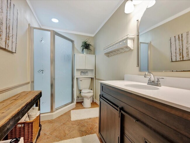 Building Photo - 683 Water View Dr