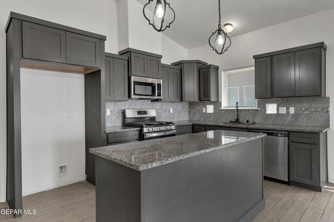 Building Photo - 2420 Tierra Delmonte Dr