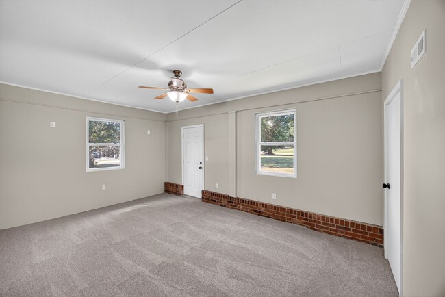 Building Photo - 3 bedroom, 2 bathroom House in Eden!