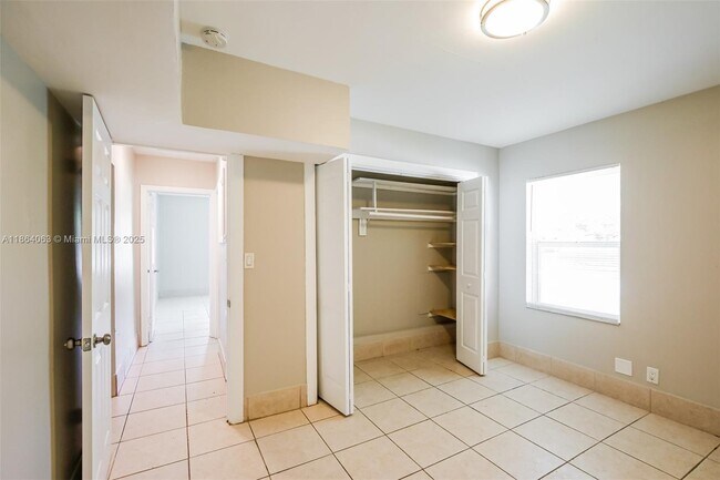 Building Photo - 530 S 28th Ave