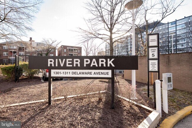 Building Photo - 302 N St SW