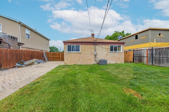 Building Photo - 4677 W 84th Pl