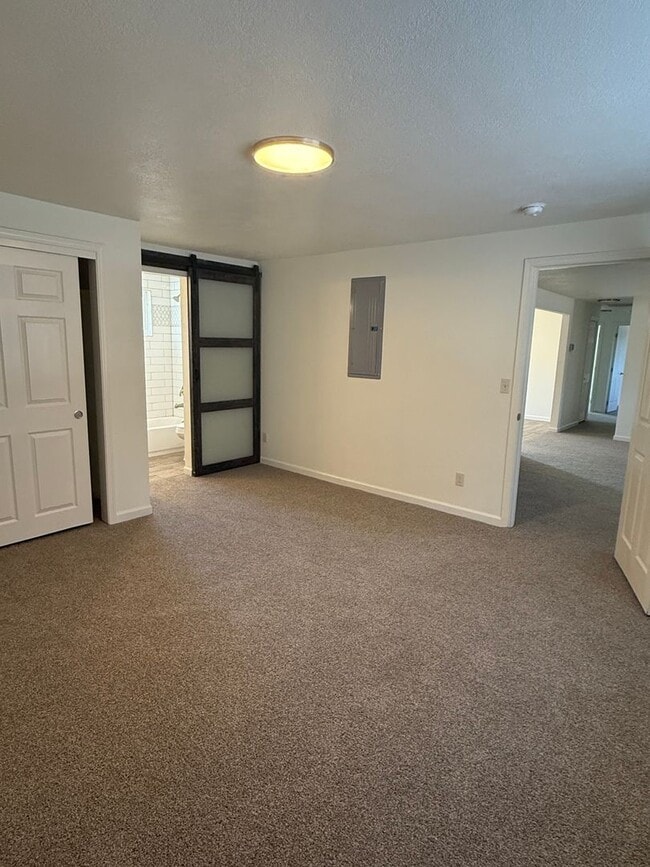 Building Photo - 1444 NW Canyon Dr